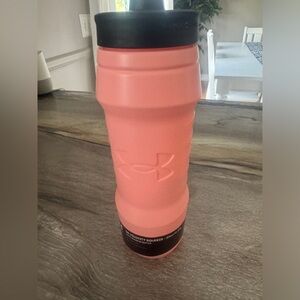 New Under Armour UA Velocity Squeeze 32 oz Athletic Water Bottle
